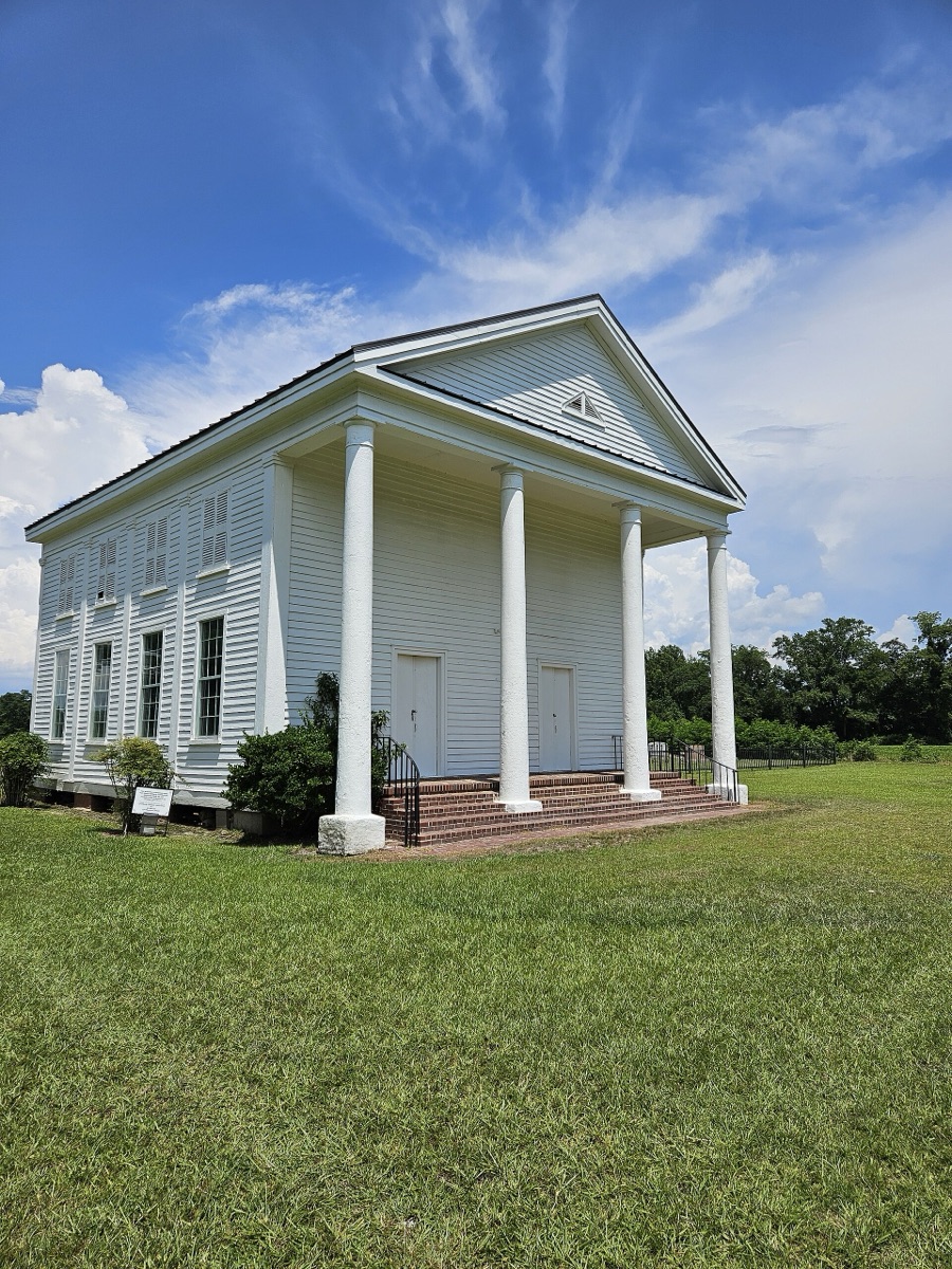 The columned front of Lynchburg Presbyterian Church under a blue sky